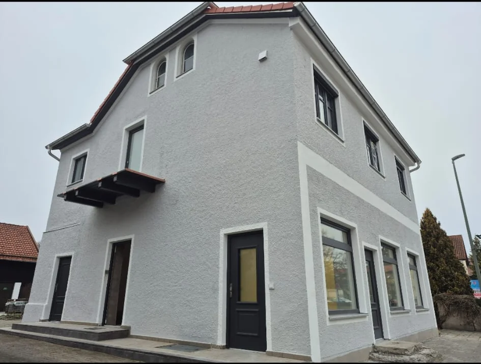 Fassadenanstrich an einem Wohnhaus in München