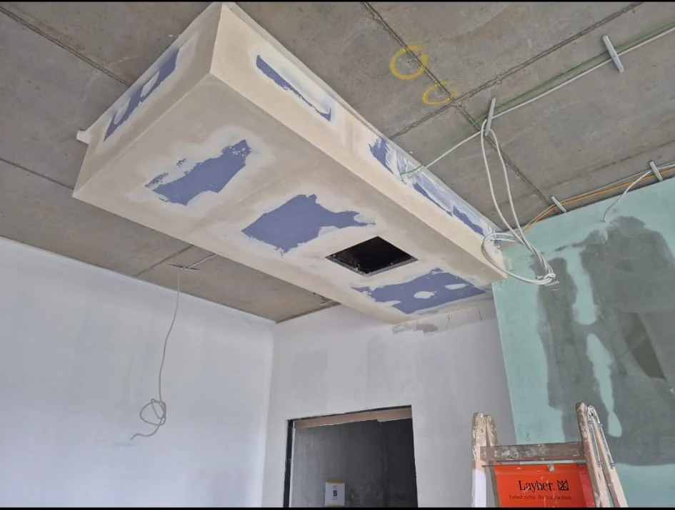 Trockenbau und Spachtelarbeiten an Decke und Wand in München